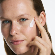 Broad Spectrum SPF 50+ Sunscreen - 00 Clear 4